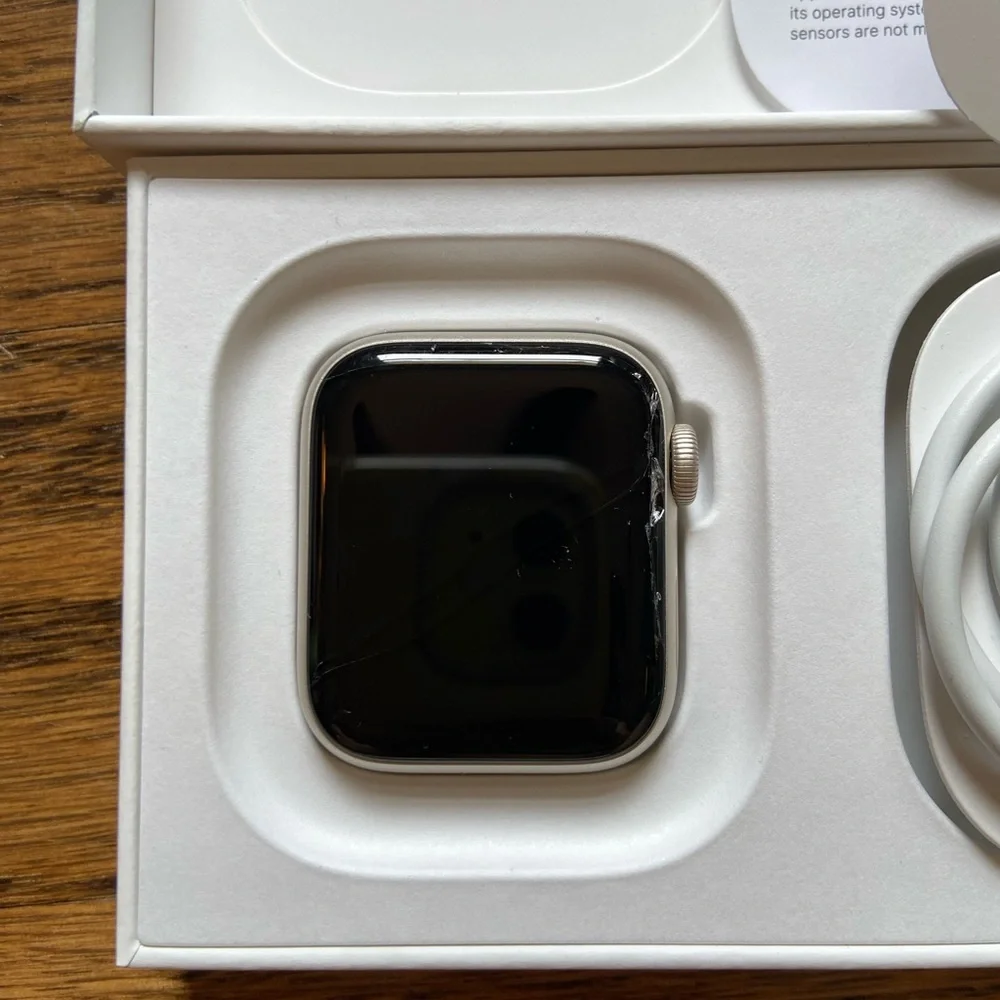 Apple Watch SE Gen 2 with Charger
